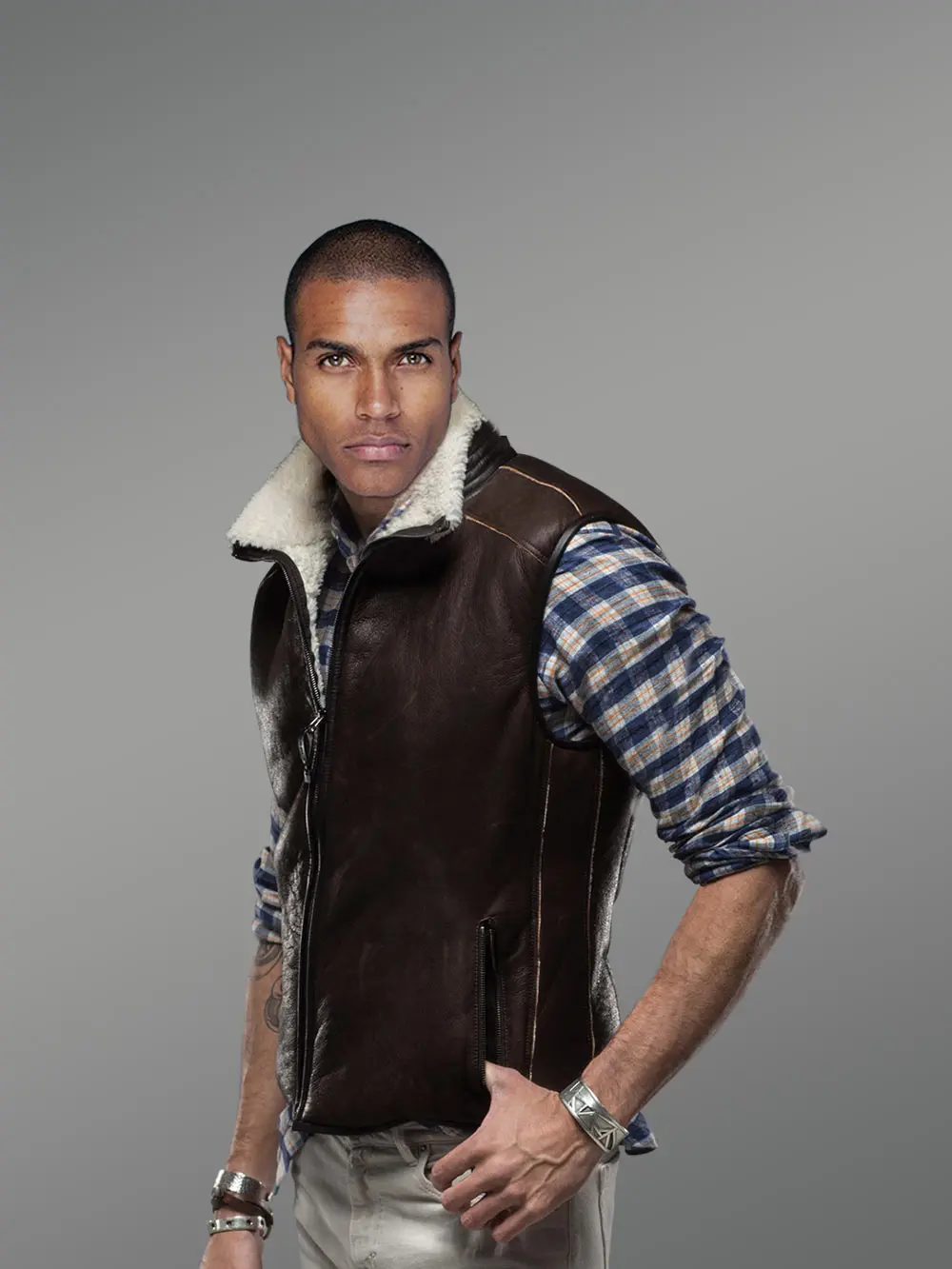 Men’s Super Warm Stylish And Solid Double Face Shearling Vest in Brown - Image 4