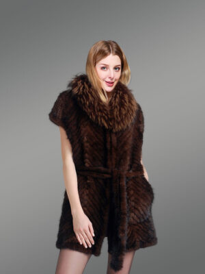 Knitted Jacket of Mink Fur with Raccoon Fur Collar for Elegant Women