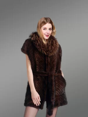 Knitted Jacket of Mink Fur with Raccoon Fur Collar for Elegant Women