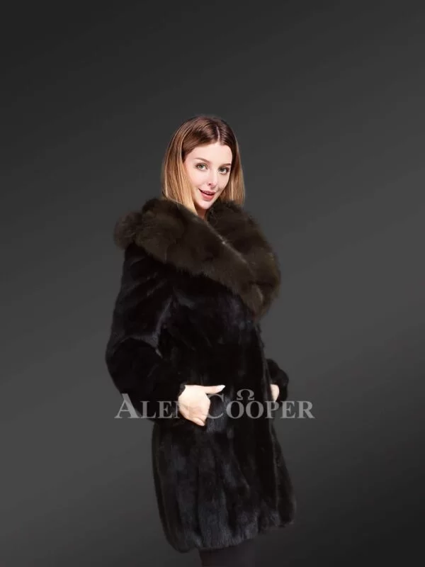 Mink Fur Coat with Fox Fur Collar and Lapel - Image 3