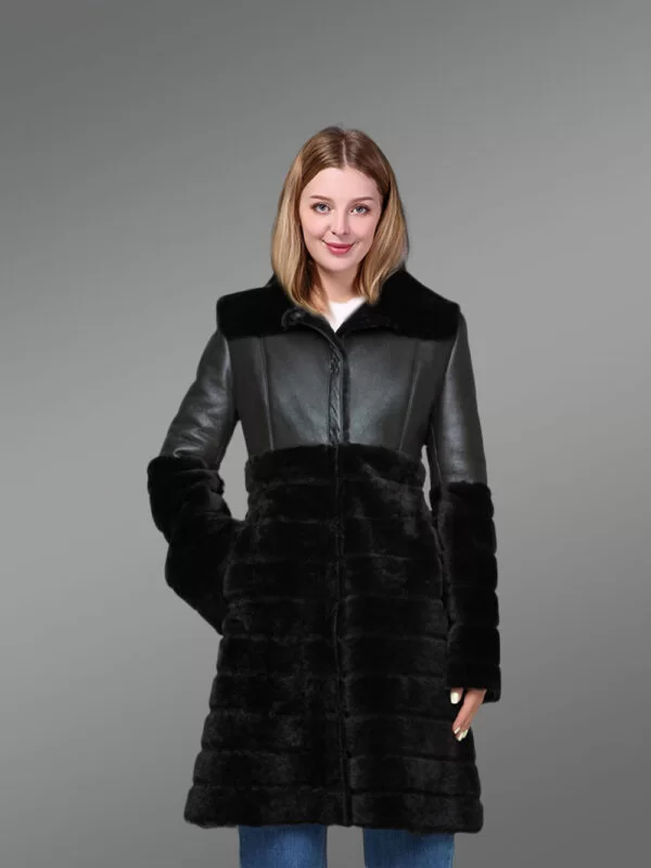 Sheepskin Coat for Women in Black with Trimmed Woollen Pattern Design - Image 2