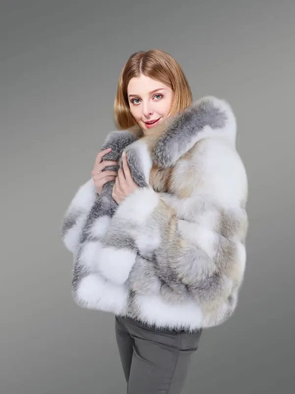 Women’s Short Fox Fur Coat with Shawl Collar and Frontline - Image 3