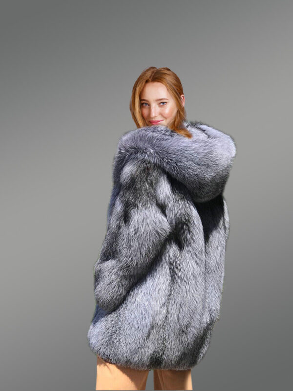Coat in Fox Fur for Womens to Stay Toasty in Style - Image 2