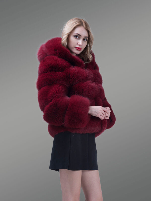Fox Fur Paragraph Winter Coat Glamorizing Women in Thermal Opulence - Image 5